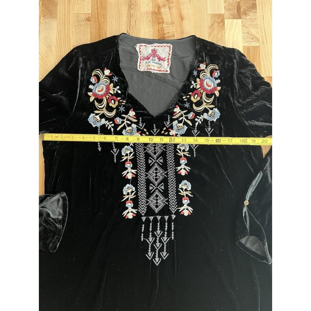 Johnny Was Long Sleeve Embroidered Tunic Top Shark Bite Black Velvet Boho M - Picture 7 of 8